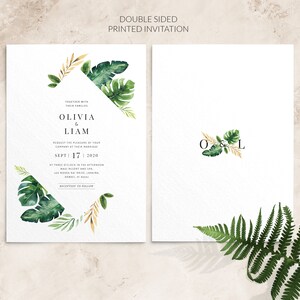 K&ouml;nnte beinhalten: Doppelseitige gedruckte Hochzeitseinladung mit tropischen Bl&auml;ttern und goldenen Akzenten. Die Einladung zeigt die Namen Olivia & Liam, Veranstaltungsdetails und den Text "Empfang folgt". Die R&uuml;ckseite der Einladung hat die Initialen O & L.