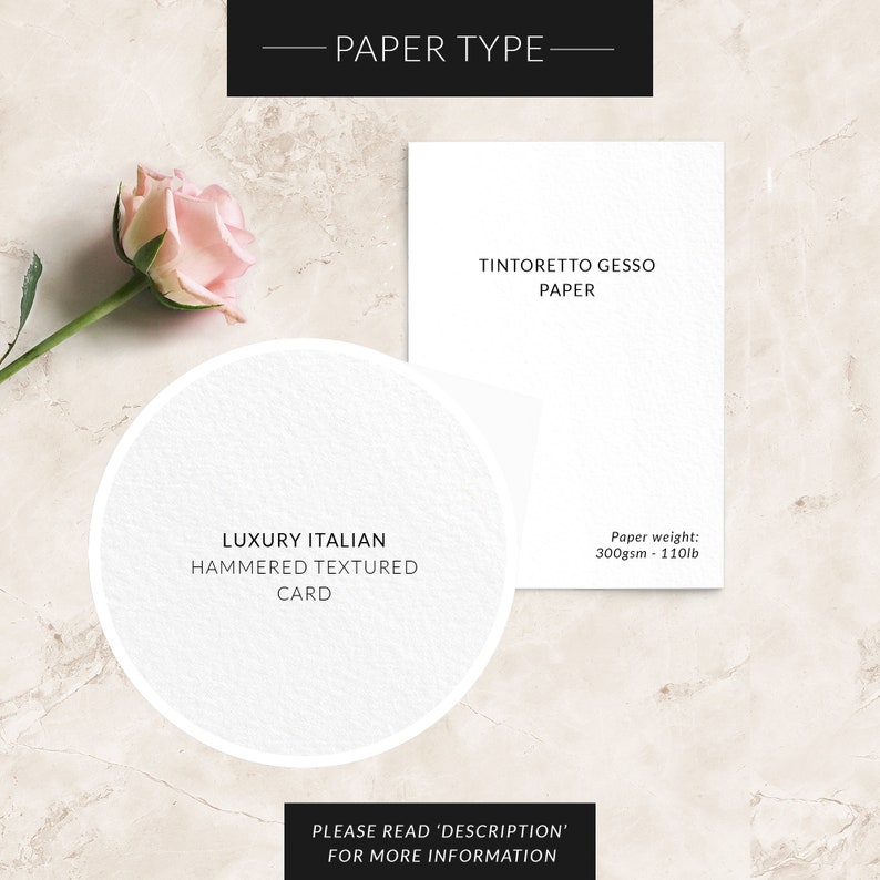 K&ouml;nnte beinhalten: Eine wei&szlig;e Karte mit dem Text "Luxury Italian Hammered Textured Card" und "Paper Type: Tintoretto Gesso Paper, Paper weight: 300gsm - 110lb" darauf gedruckt. Die Karte liegt auf einer hellbraunen, strukturierten Oberfl&auml;che mit einer rosa Rose.