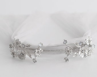 Floral bridal silver belt / Silver wedding belt / Fairy floral belt / Crystal wedding bespoke belt // LIERNA