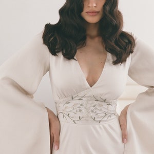 Fit & Flare Seidenhochzeitskleid: Langarm-Brautkleid