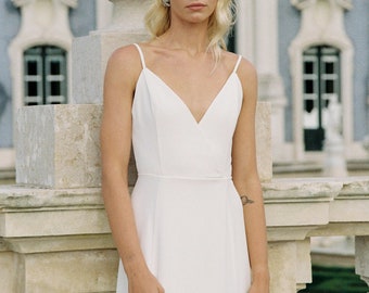 Vestido de novia cruzado con abertura delantera, vestido de novia con tirantes finos, vestido de novia crepé con cuello en V