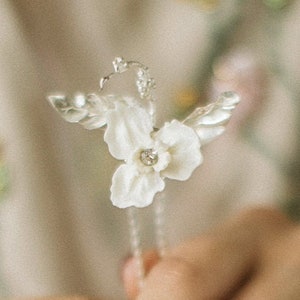 Silver wedding hair pin, Bridal floral hair accessories, Floral Hair Pin image 1