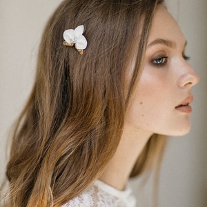 Bridal gold hair pin, Silver wedding headpiece, Bridal hair Accessories, Floral Hair Pin image 3