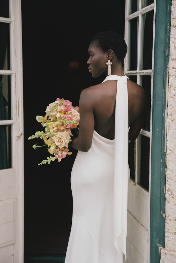 Silk V-neck Bridal Gown, Halterneck Tie Back Dress, Open Back Ivory Wedding  Dress, Timeless Bridal Crepe Simple Dress // Emma -  Canada