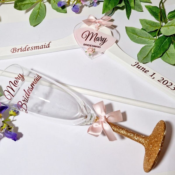 personalised Champagne flutes, bridesmaid hangers, bridesmaid gift, wedding day, glasses, bridal party gift set, hanger tag, glitter stem,