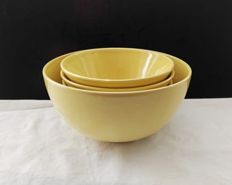 Arabia Finland: 1 + 4 cuencos amarillos de la serie TEEMA, diseñados por Kaj Franck.