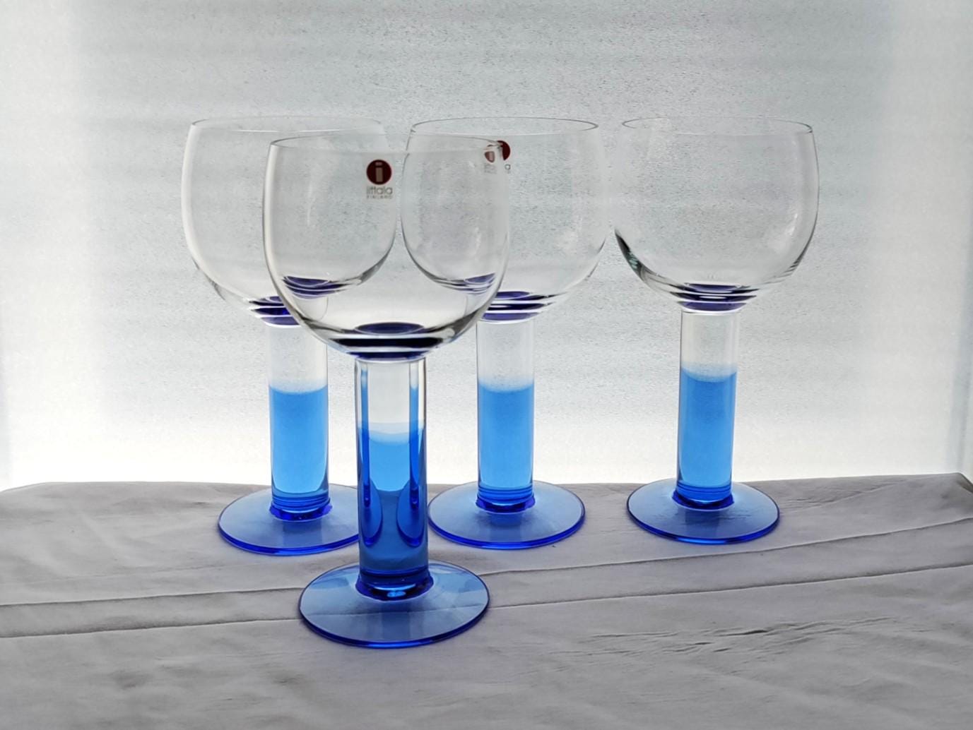 イッタラ: 4 つのハンドメイド MONDO 白ワイングラス、容量 28 cl