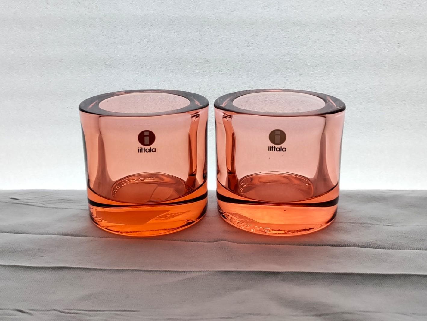 　kivi サーモンピンク イッタラ: サーモンピンクの KIVI 奉納品 1 つ、マリメッコ