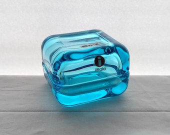 イッタラ：リオブラウンの下部と透明な上部を備えた小さなVITRIINI