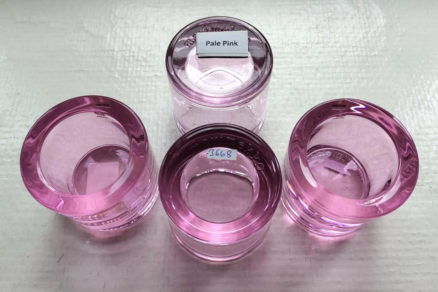 イッタラ: スイート ピンク KIVI 奉納品、マリメッコプロデュース