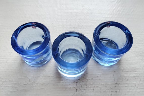 イッタラ: アクア ブルー KIVI 奉納品 1 つ、ヘイキ オルヴォラが  