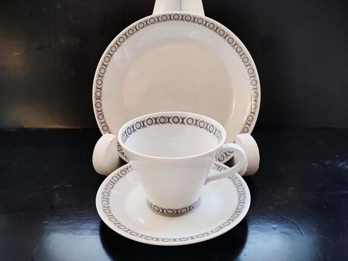 Arabia Finland: 2+2+2+1+1+2 JÄÄKUKKA Items, Coffee Cups, Saucers