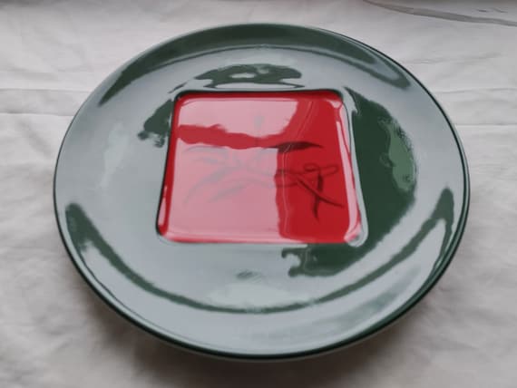 Arabia Finland: One FLORA & FAUNA Annual Collectible Series Plate