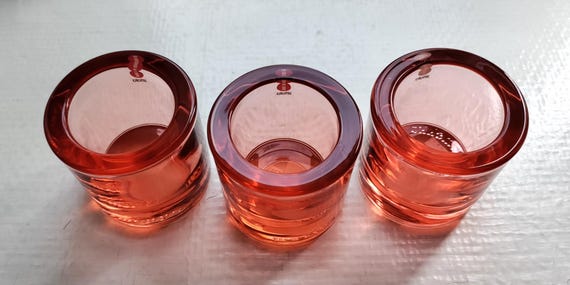 イッタラ: サーモンピンクの KIVI 奉納品 1 つ、マリメッコ