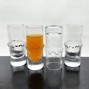 Iittala: cuatro vasos de chupito NIVA, diseñados por Tapio Wirkkala