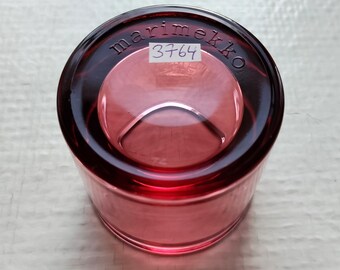 イッタラ: レッド ガーネット KIVI 奉納品 1 つ、ヘイキ オルヴォラが