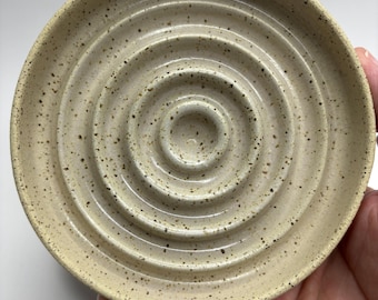 Jabonera/Cerámica/Arcilla/Hecho a mano/Hecho en Canadá/Decoración de baño/Decoración de cocina/Original/Natural/Quemador de incienso cónico/Plato multiusos/Plato para joyas