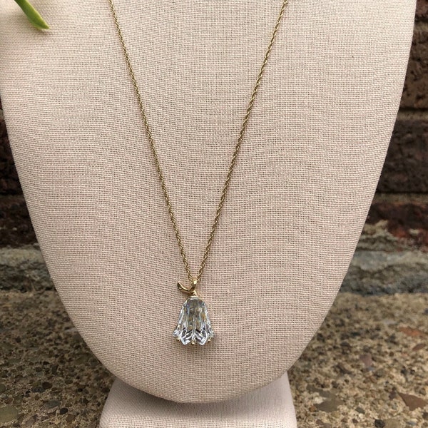 Beautiful unique Vintage bellflower crystal flower pendant necklace signed Amway