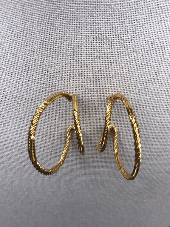 Large Avon gold tone textured twisted curved doub… - image 3