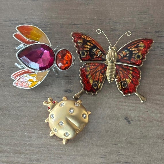 Lot of 3 insect brooches - Avon signed bee brooch - unsigned butterfly and ladybug