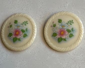 Lot of 2 vintage Avon porcelain floral brooches - 1980s Avon