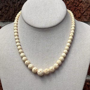 Vintage 1950s carved bone bead necklace - bovine bone vintage estate find 16.5”