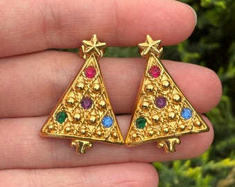 Vintage Avon gold tone Christmas tree earrings with colored rhinestones for pierced ears
