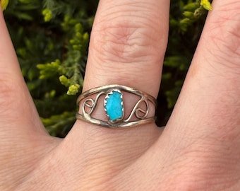 Vintage dainty sterling silver and turquoise ring size 4.75