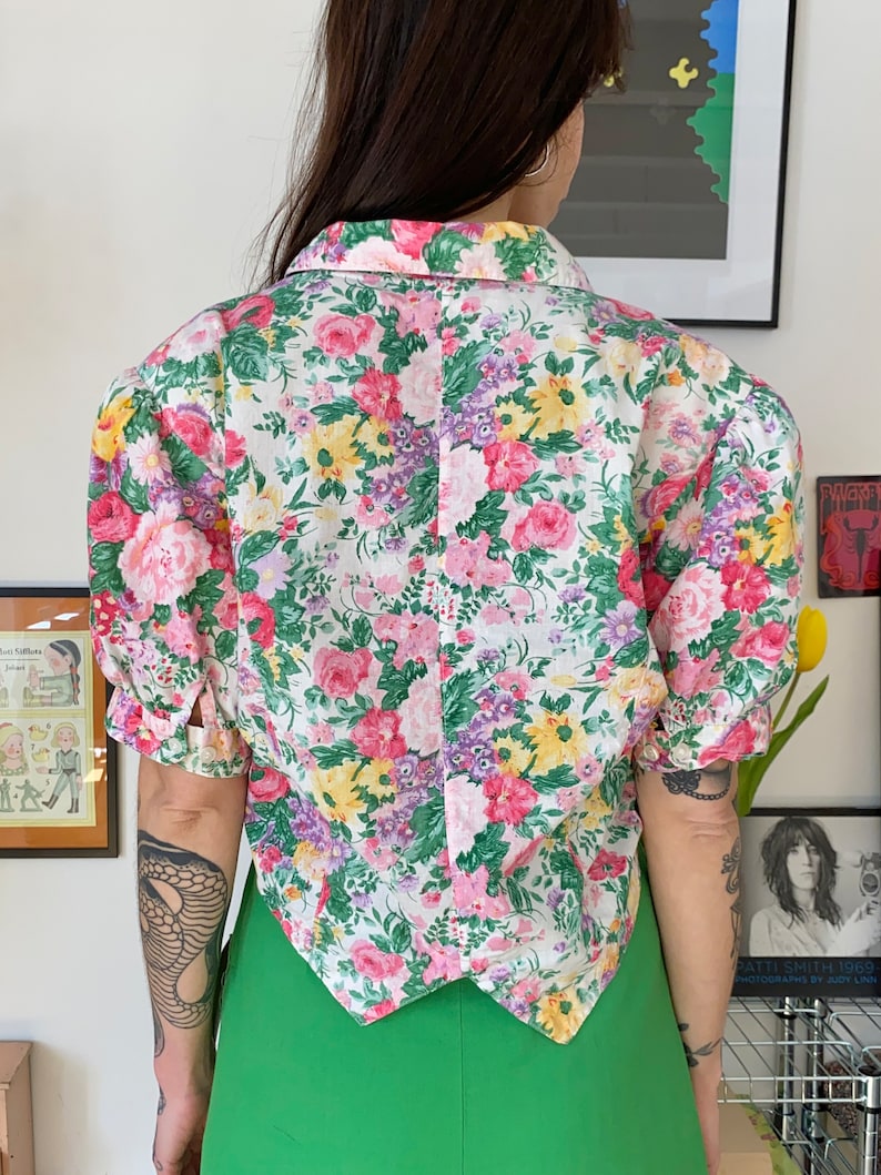 Vintage 80s floral balloon sleeves shirt // Size L image 3