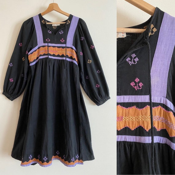 Vintage 70s cotton boheme dress // Vintage embroid