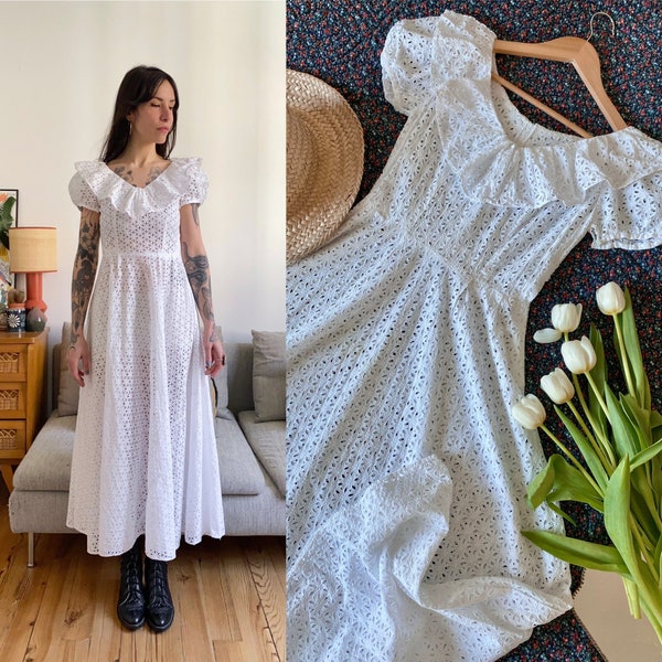 Vintage 1940s romantic eyelet lace maxi dress with puffed sleeves // Size XS