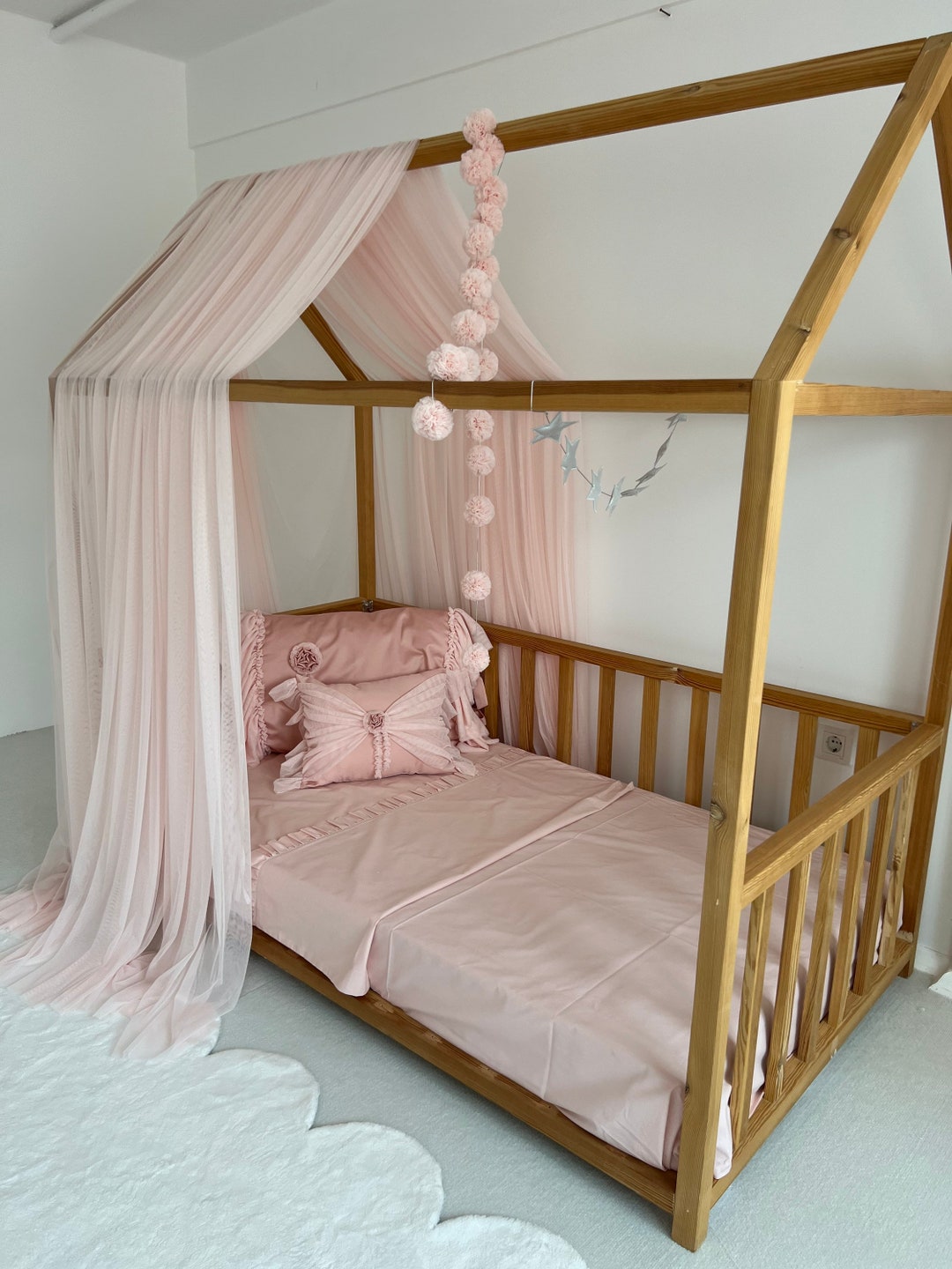Doll Canopy Bed with Lavender Linens ドール 人形 フィギュア