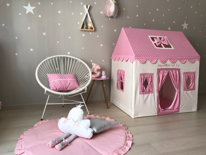 pink playhouse tent