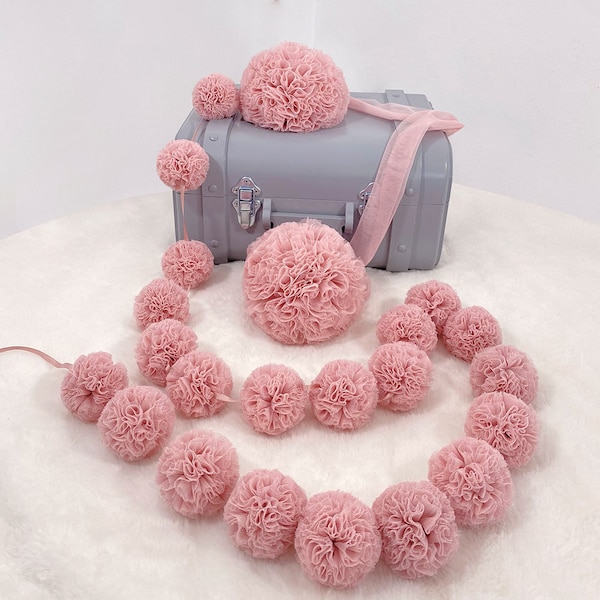 Guirlande de mini pompons rose layette ; Pompons en tulle ; Décoration pour chambre de fille, bannière Pom