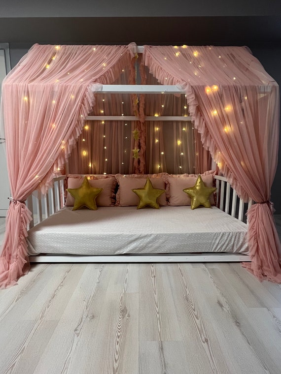 Tulle canopy outlet with lights