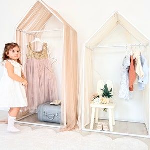 Porte-vêtements de luxe pour enfants à baldaquin, garde-robe de style Montessori pour filles, penderie pour enfants avec organisateur de salle de jeux ; Organisateur de costumes
