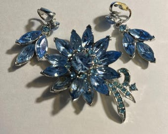 Vintage Signed Weiss brooch & clip-on earrings set - blue flower