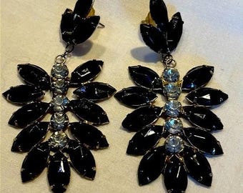 Beautiful vintage rhinestones and black jet chandelier cluster pierced earrings