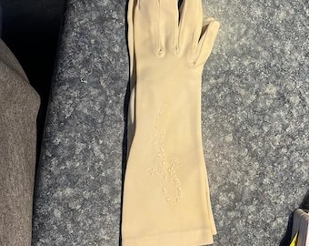 Vintage women's cream color cotton gloves with embroidered flowers