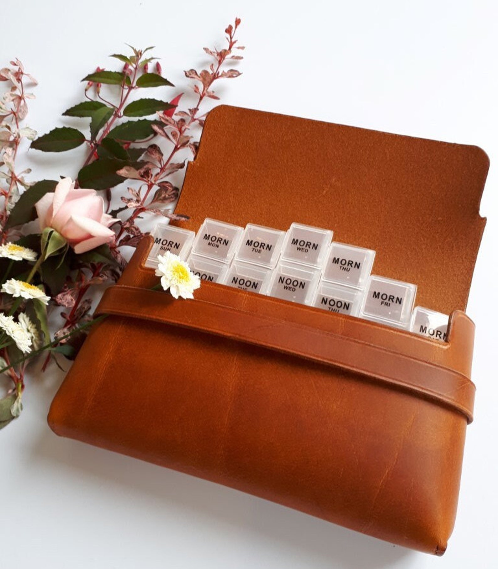 Taransay 7 Day Pill Organizer, Distressed Leather Pill Case, Weekly