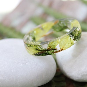 Yellow flower resin ring Moss rings Green yellow jewelry Eco resin ring Terrarium ring Nature rings Pressed flower jewelry Dried wildflowers