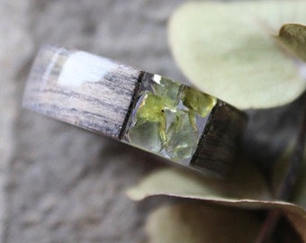 Harzring Holz Peridot Ring August Birthstone Ring Verlobungsring Holzring Modering Naturharzring Zarter Ring Grüner Ring