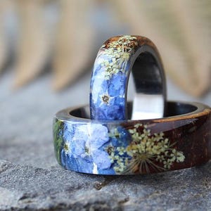 Real Juniper resin ring with Forget-me-not flowers Birch bark Mens ring Engagement Ring Wood resin ring Rustic ring
