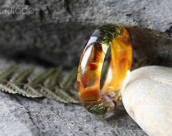 Anillo de ámbar báltico Flores de brezo Anillo de resina de pétalos de caléndula Joyería de flores prensadas Anillo natural Regalo romántico Anillo celta Ecológico