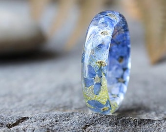 Niebieski pierścionek Niezapominajka Pierścionek z żywicy Cienka obrączka Przezroczysty pierścionek z żywicy Pierścionek z prasowanym kwiatem Biżuteria naturalna Niebieskie obrączki Prezent dla niej