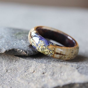 Womens ring with Queen Anne Lace flower and birch bark Two Sided ring Wooden ring Real flowers rings Pressed flower jewelry Forest ring