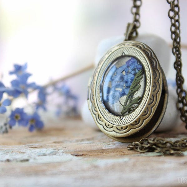 Forget-me-not flowers Locket necklace Queen Blue resin necklace Picture frame pendant photo Frame Link Small Locket Pendant Memorial gift