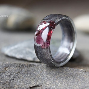 Holz-Harz-Ring Granat Herren-Frauenring Januar Birthstone-Ring Verlobungs-Holzring Mode-Ring Natur-Harz-Ring Zarter Ring Grüner Ring