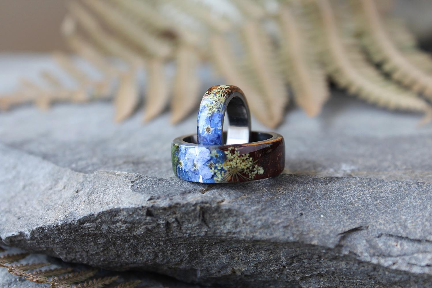 Real Juniper resin ring with Forget-me-not flowers Birch bark Mens ring Engagement Ring Wood resin ring Rustic ring
