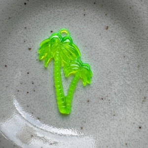 Vintage German Neon Green Palm Tree Resin Charm – Tropical Jewelry Making Supplies – Retro Acrylic Palm Pendant - 2 Charms - 42mm x 28mm